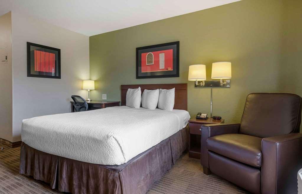 Extended Stay America Suites - Orlando - Lake Mary - 1036 Greenwood Blvd Room photo